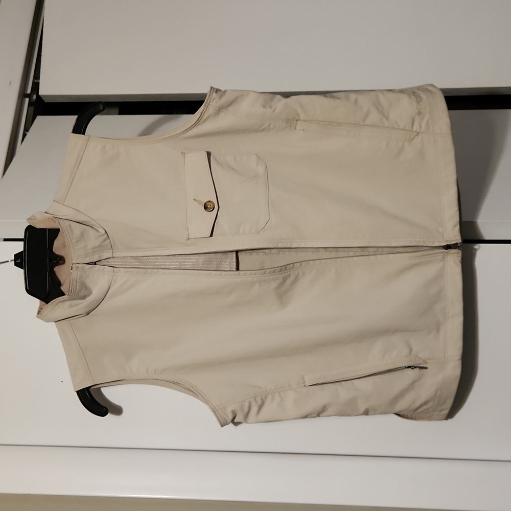 Womens Columbia GRT Lightweight Vest Cream- Utility Mesh 3 pocket Trail Hiking